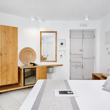 卡勒吉斯公寓酒店 4* Naxos City